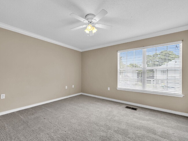 Building Photo - Charming 2-Bedroom Townhouse Retreat on Sc...