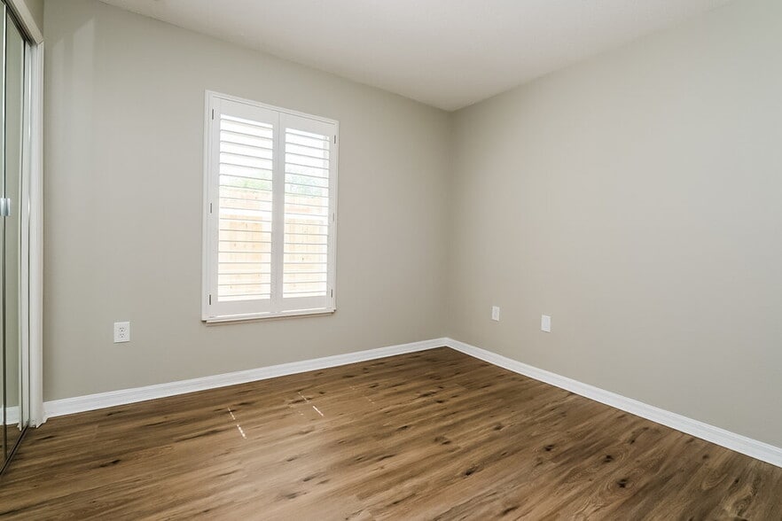 Building Photo - 1048 Brenton Leaf Dr
