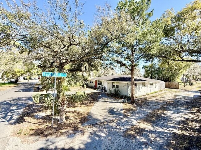 Building Photo - 5852 Monroe St