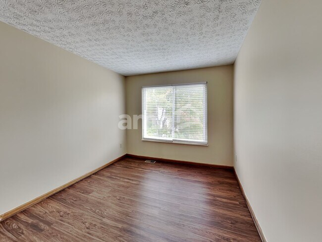 Building Photo - 2545 Willowgate Rd