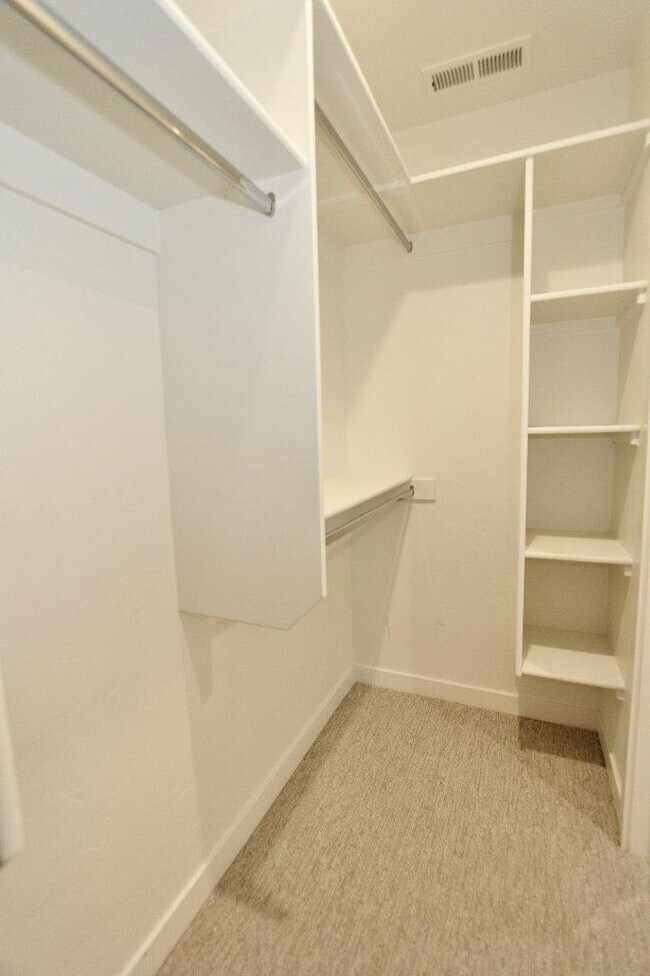 Building Photo - Immaculate Townhouse w/2-Car Garage
