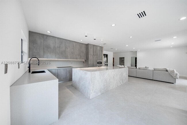 Building Photo - 12790 SW 91 Ave