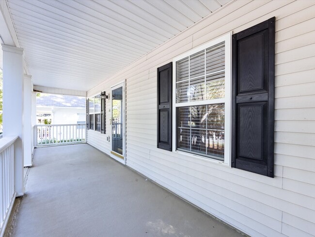 Building Photo - 210 6th St