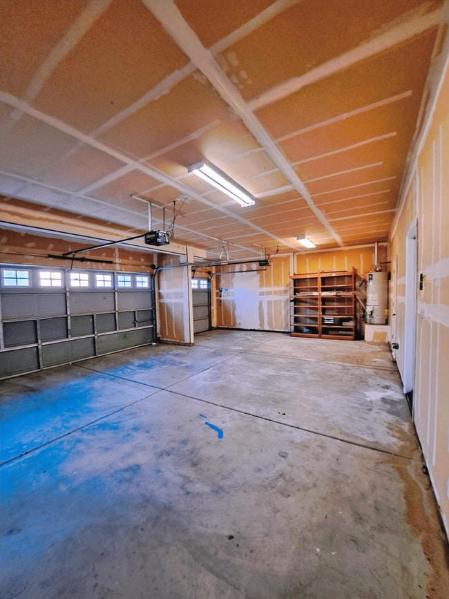 Building Photo - Spacious 2-Story Fresno Home with Bonus Room!