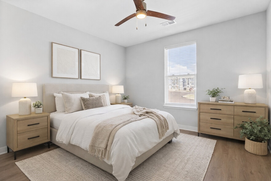 Building Photo - Charlestown Flats