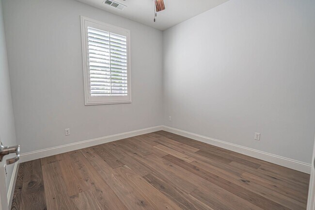 Building Photo - Beautiful 4-Bedroom Home with Solar and EV Charger in West Hills, Valencia!