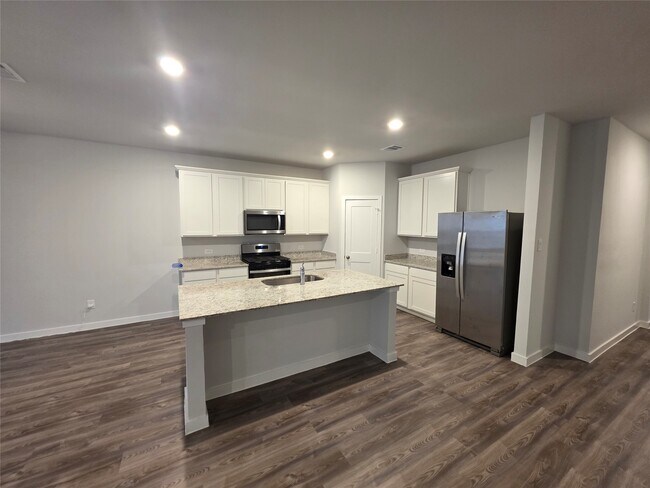 Building Photo - 25049 Pomegranate Pl