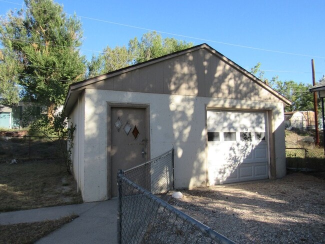Building Photo - 4894 Eisenhower St