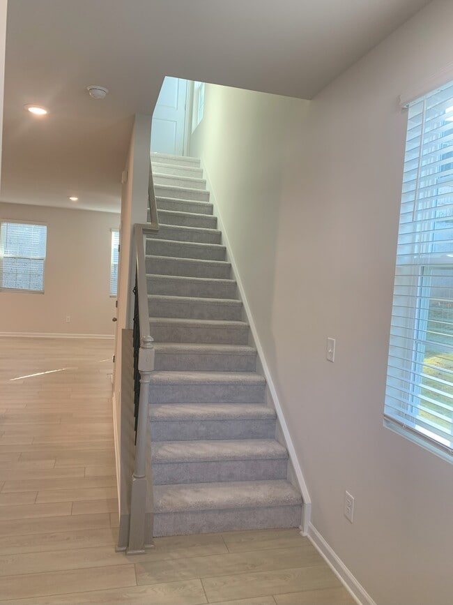 Building Photo - 400 Trailblazer Dr