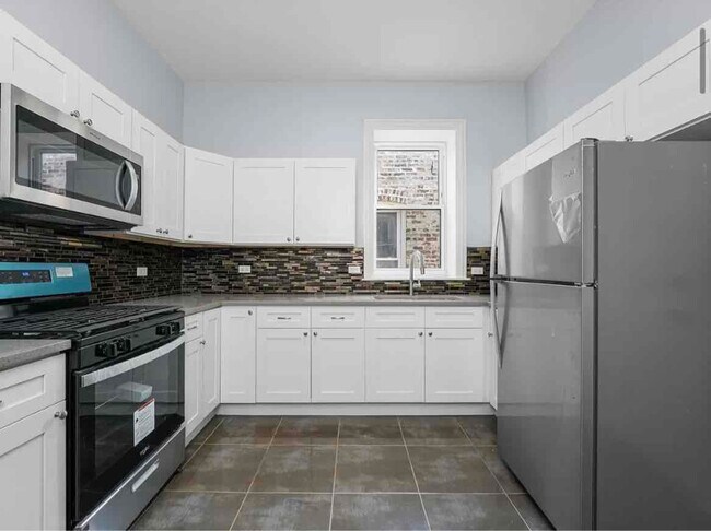 Building Photo - 6430 S Green St