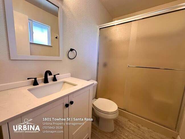 Building Photo - Inviting 3 Bedroom 2 Bathroom Home in Desirable Coffey Park Location