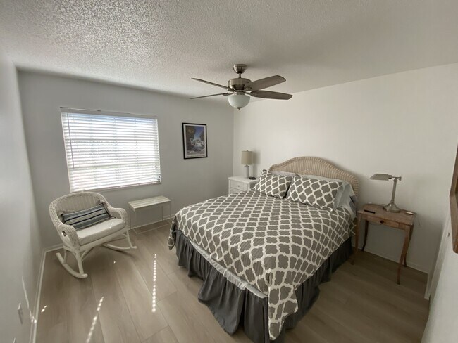 Building Photo - 944 Capri Isles Blvd