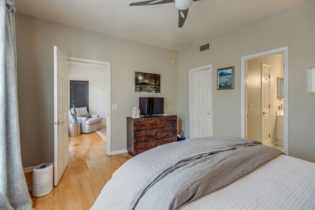 Building Photo - FULLY FURNISHED 2 BED 2 BATH TOWNHOME IN GREENHILLS $2500 PER MONTH.