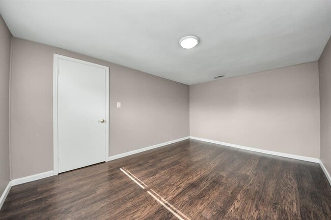 Building Photo - 5747 Turtle Creek Rd