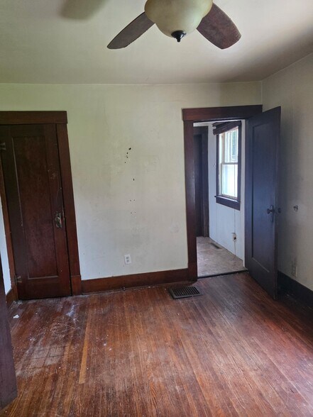 Building Photo - 1830 N Lowber St
