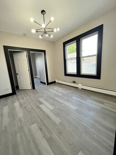 8 Sheffield St 3L - 9 Sheffield St
