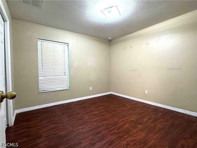 Building Photo - 117 Shadow Lakes Dr