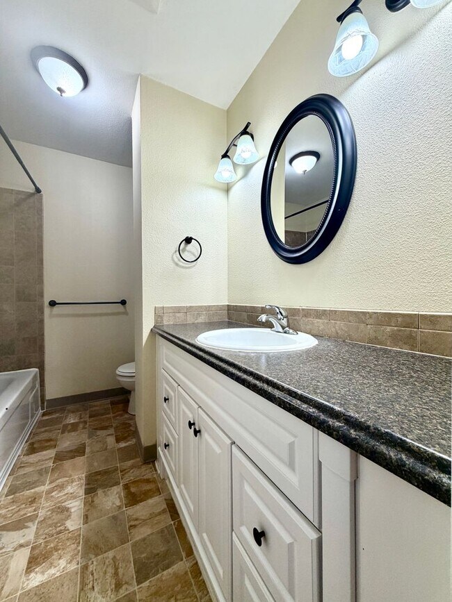 Building Photo - **FREE FIRST MONTH'S RENT** Montavilla 2 Bedroom Main Floor Apartment w/ A/C and Off Street Parki...