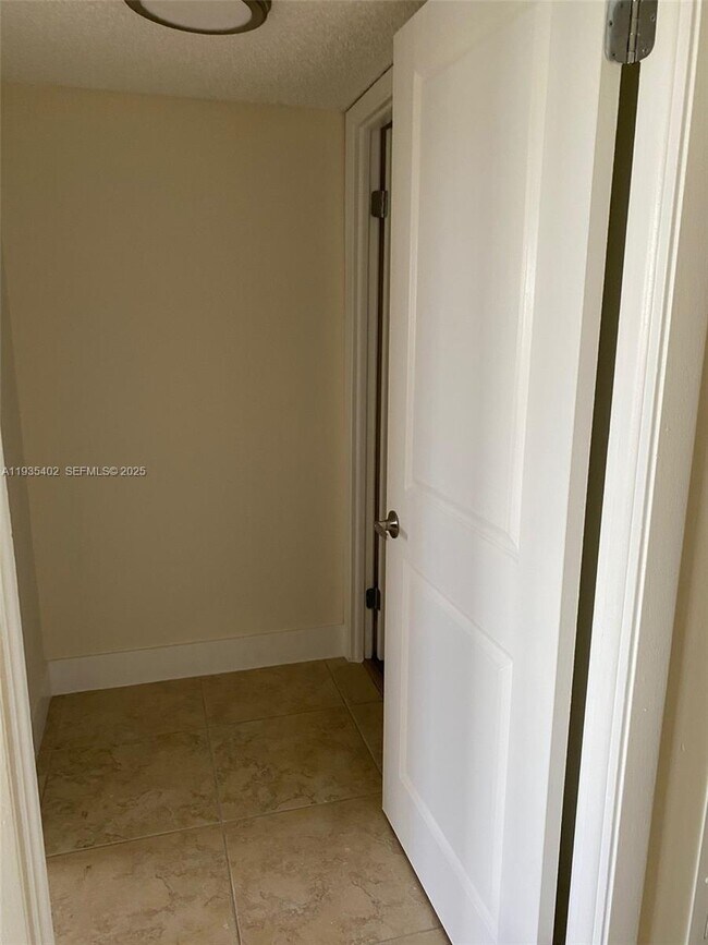 Building Photo - 8120 Geneva Ct