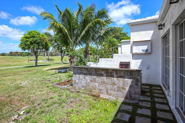Building Photo - 6590 Fountains Cir