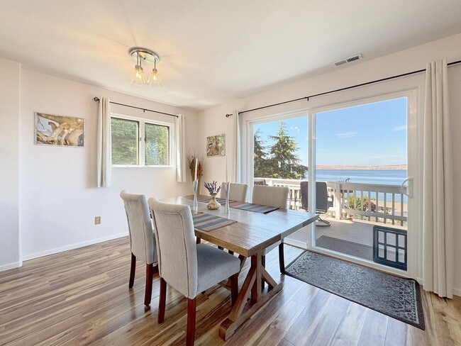Building Photo - Stunning Home for Lease in Diamond Point