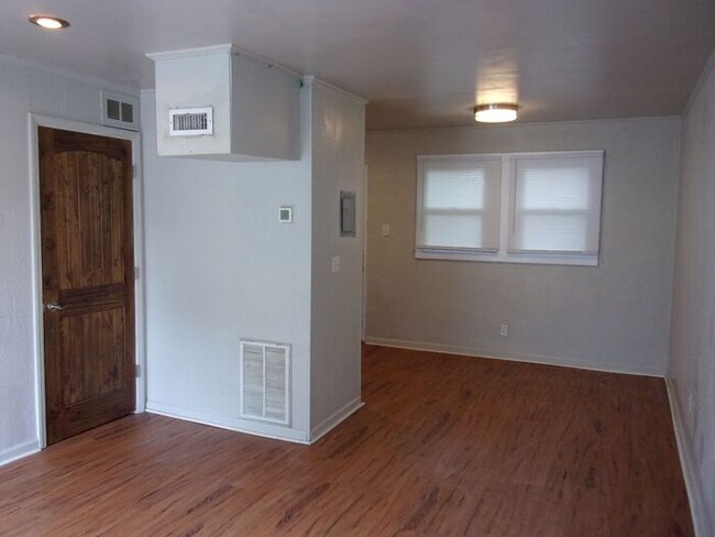 Building Photo - 1st Month Rent Free Move In Special - 2 Be...