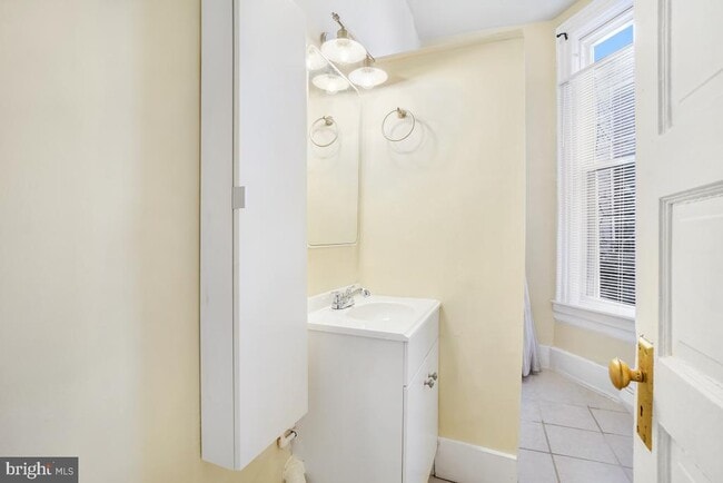 Building Photo - 471 Florida Ave NW