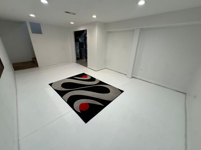 Building Photo - Spacious Morrison Home