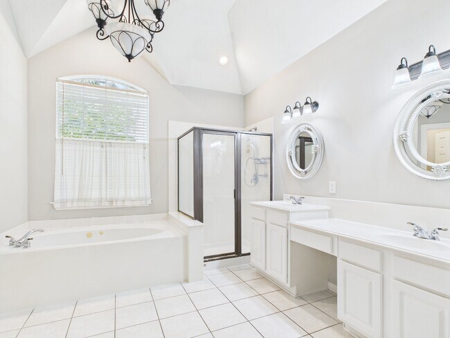 Building Photo - 5006 Fern Garden Ct