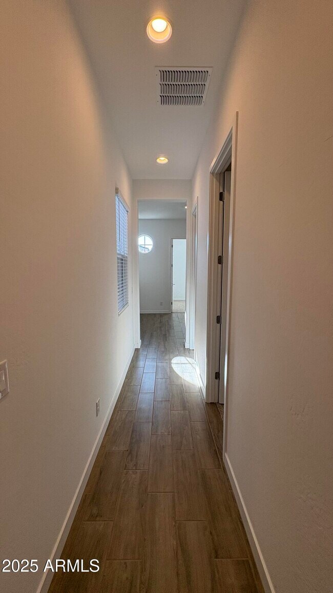 Building Photo - 3240 W Peak View Rd