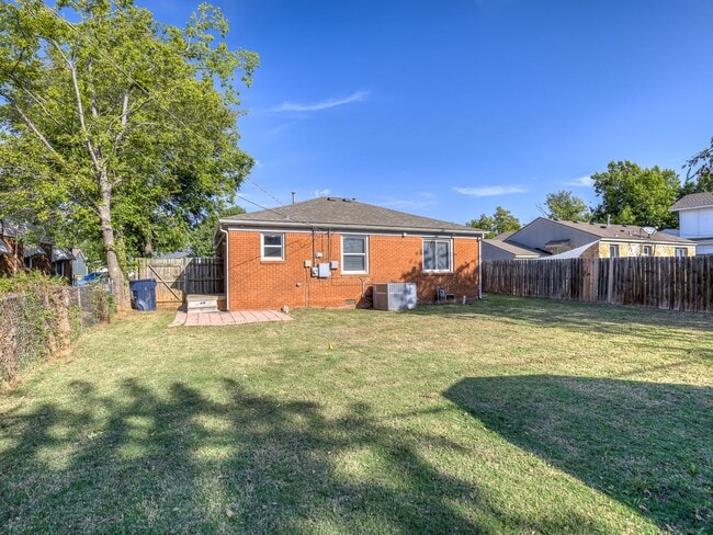 Building Photo - Super Sweet Home - All Appliances Included! 5 Minutes from Lake Hefner