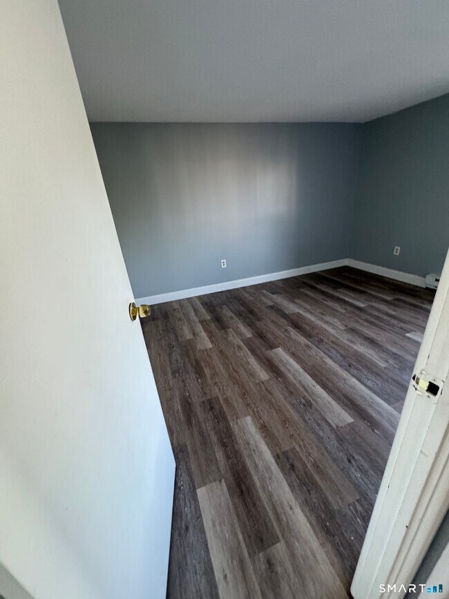 Building Photo - 104 Burgundy Hill Ln
