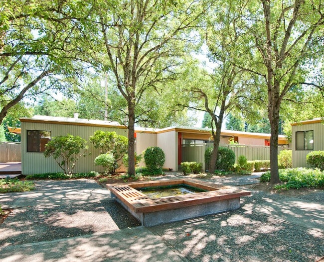 Building Photo - King Plaza Apartments