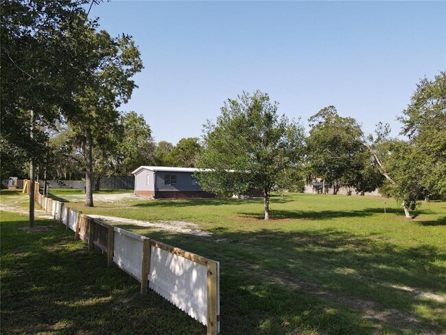 Building Photo - 17524 Medley Ave