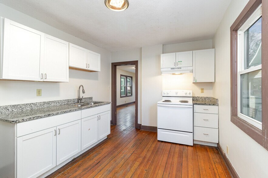 Building Photo - 447 Banfil St