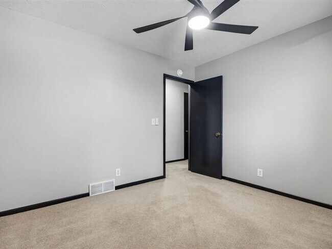 Building Photo - 15665 Fountain Hills Dr