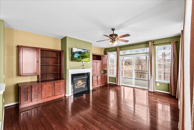 Building Photo - 3 Bed 3 Bath in 55+ Four Seasons Dumfries, VA