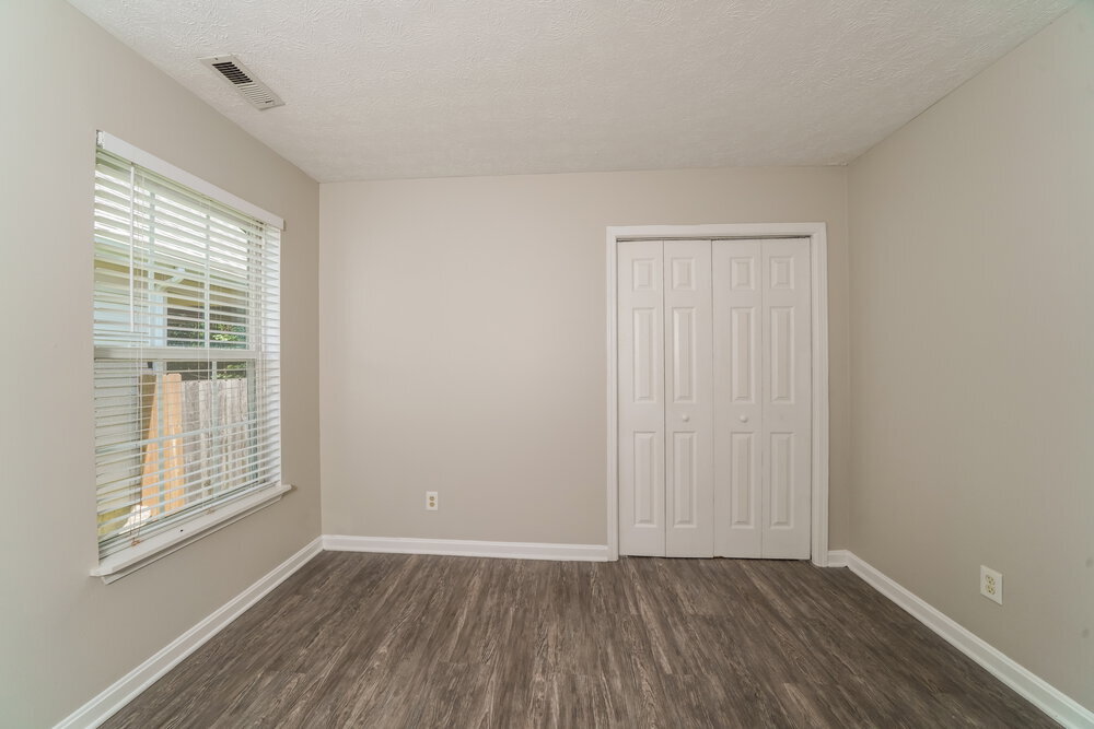 Building Photo - 11111 Meadow Chase Ct