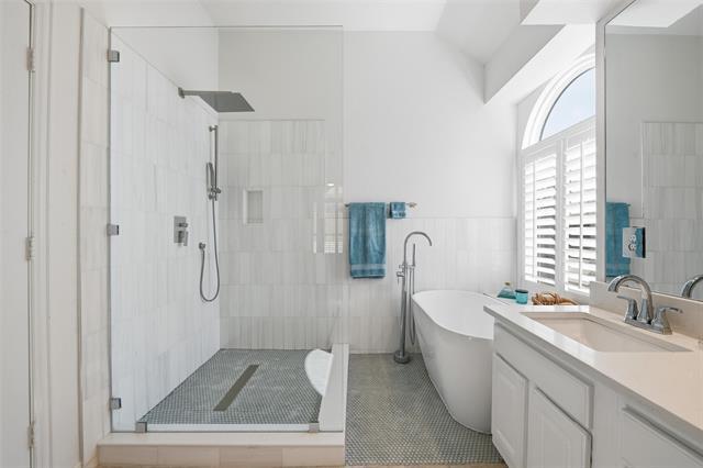 Building Photo - 2729 Pinehurst Dr