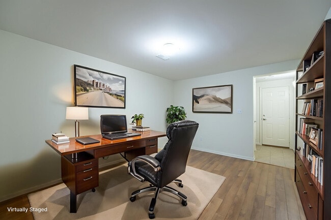 Building Photo - 120 W Oakbrook Dr