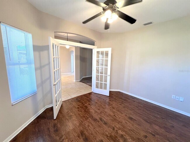 Building Photo - 7 Zither Ct