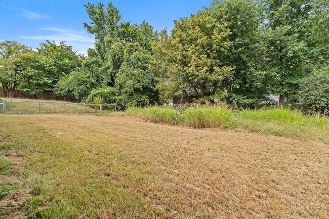 Building Photo - 1541 Cherry Tree Dr