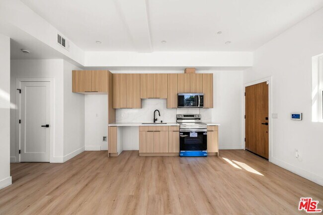 Building Photo - 1933 Magnolia Ave