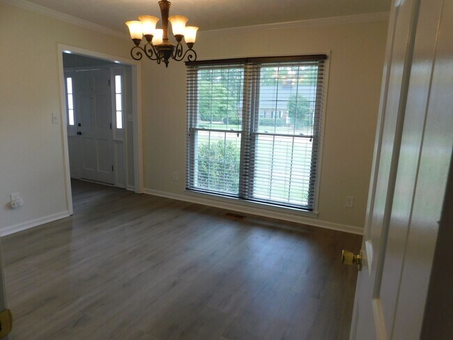 Building Photo - 1302 Dunbar Dr