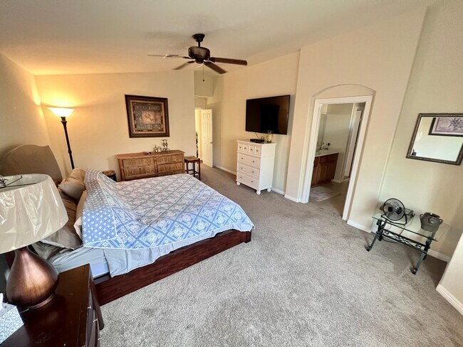 Building Photo - SOUTHERN HIGHLANDS! 3BD/2.5BA FURNISHED!
