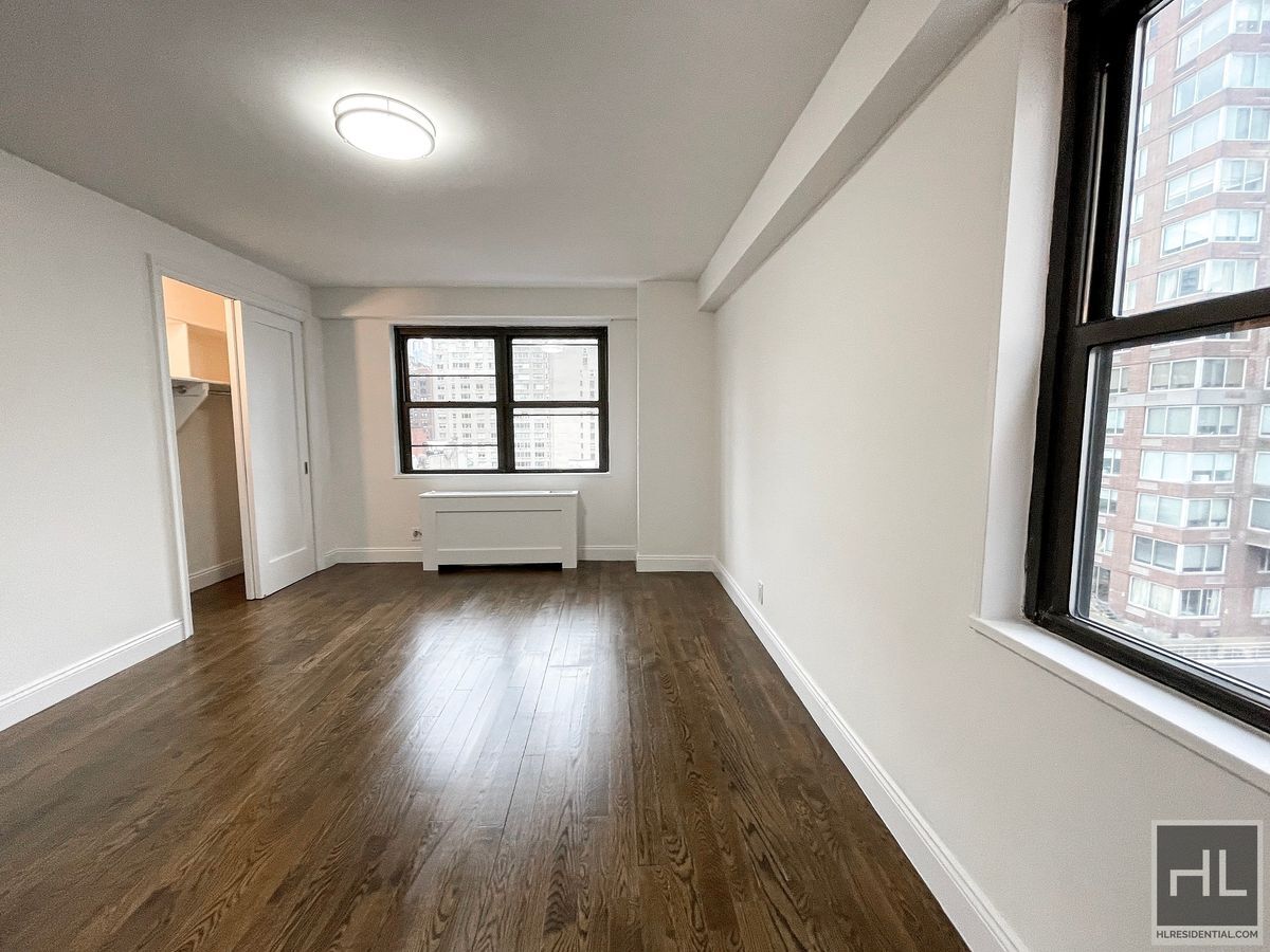 Building Photo - E 88th St