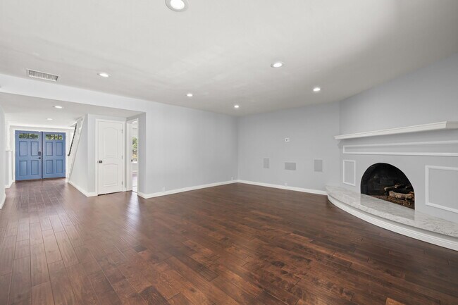 Building Photo - 15473 Lemay St