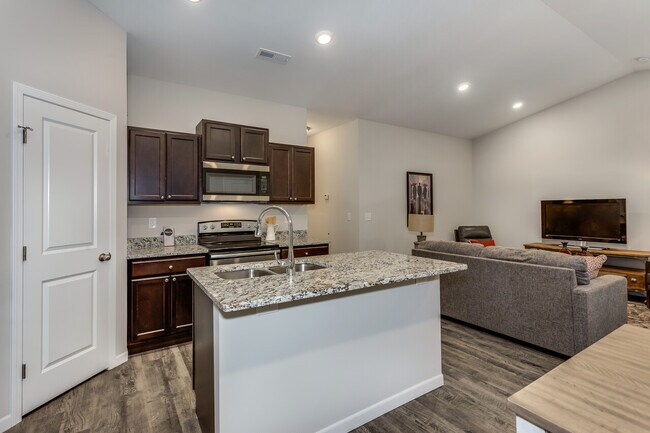 Building Photo - 2242 E Cheyenne Ct