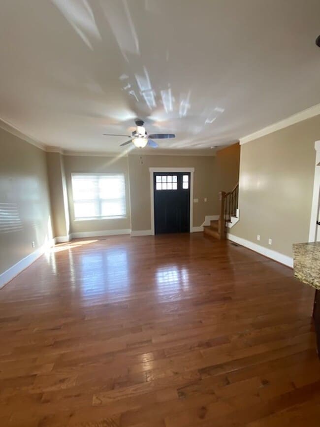 Building Photo - 3 Bedroom 2 Bath Townhouse