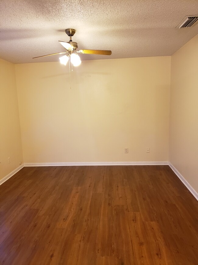 Building Photo - 10314 Chadbourne Dr